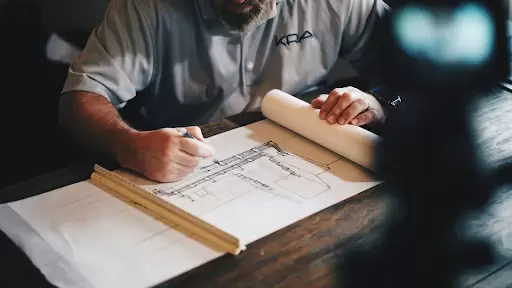what does a commercial general contractor do​